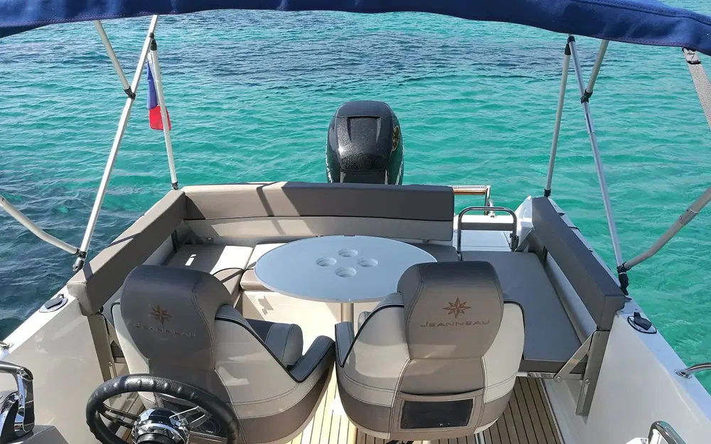 slider 6 Jeanneau Cap Camarat 7.5 BR Serie 2