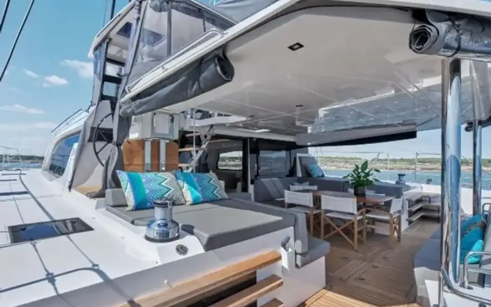slider 1 Privilege Marine Privilege 580