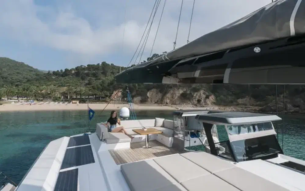 slider 3 Privilege Marine Privilege 580