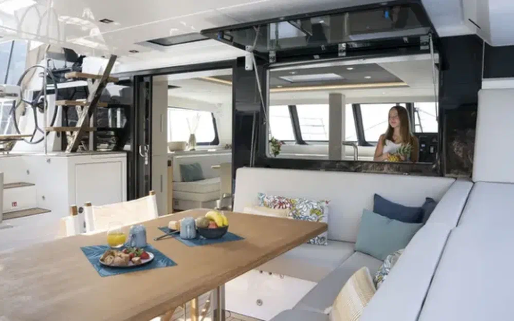 slider 5 Privilege Marine Privilege 580