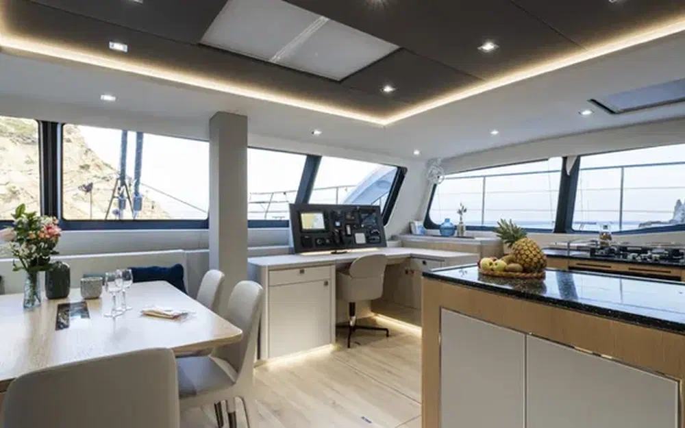 slider 6 Privilege Marine Privilege 580