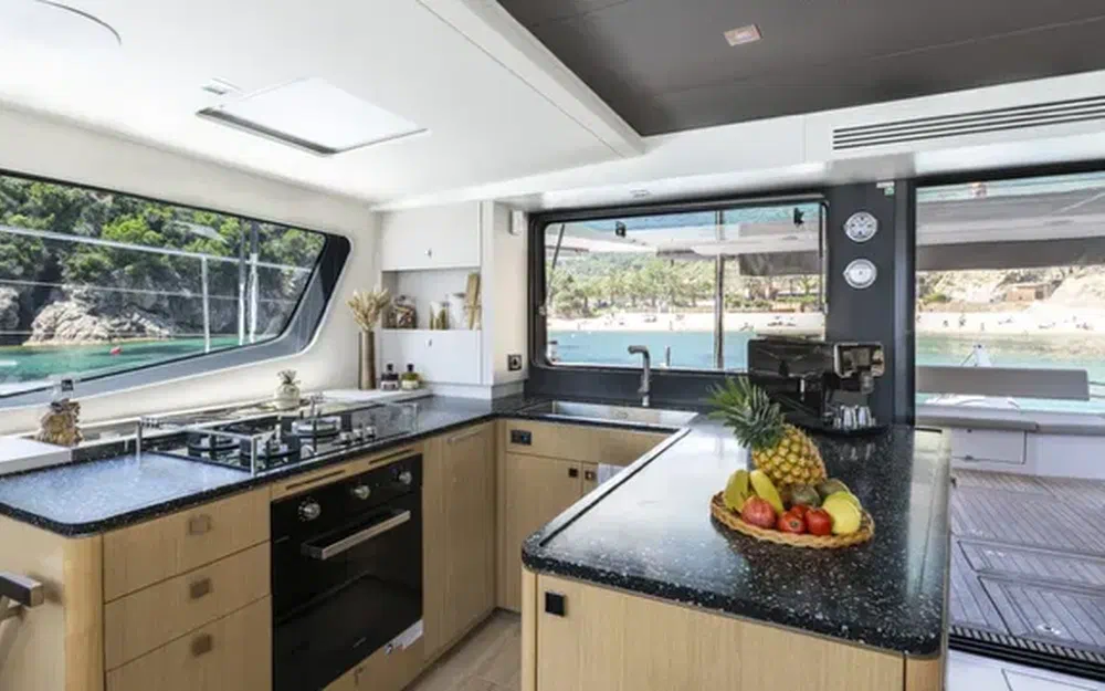 slider 7 Privilege Marine Privilege 580