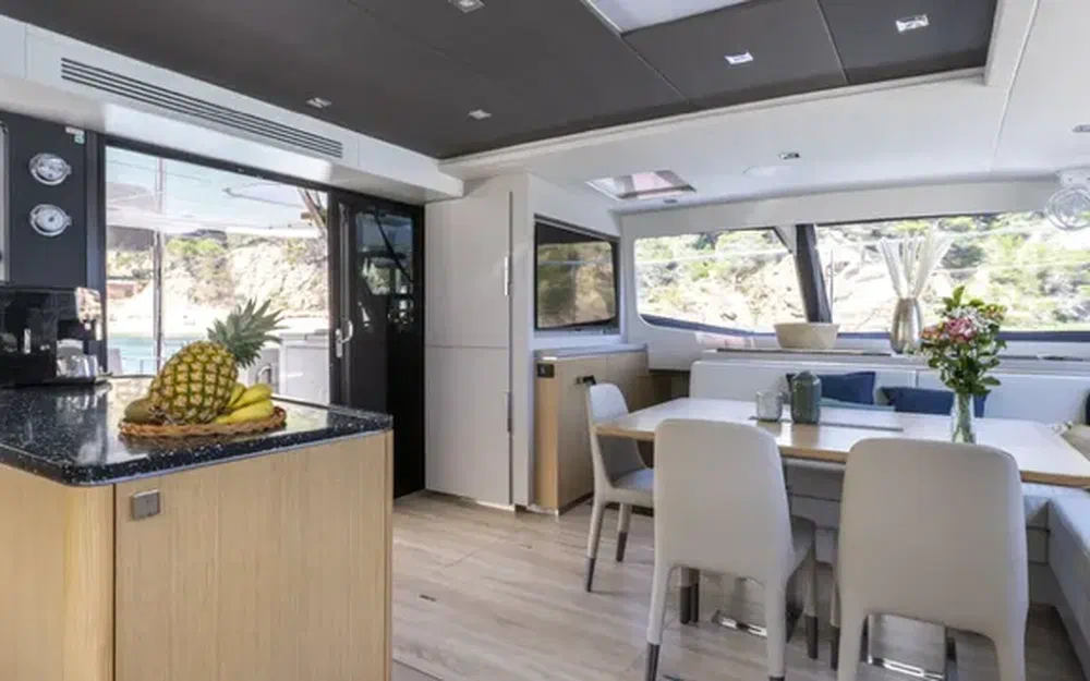 slider 8 Privilege Marine Privilege 580