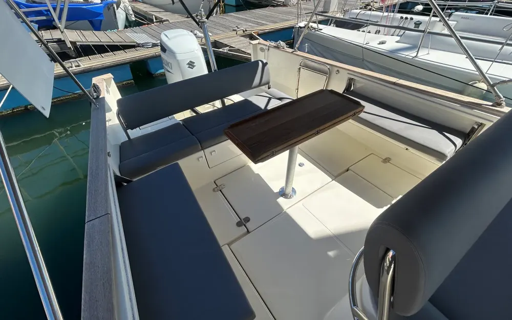 slider 8 Rhea  27 Open