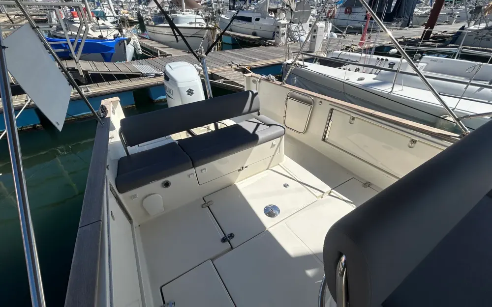 slider 10 Rhea  27 Open