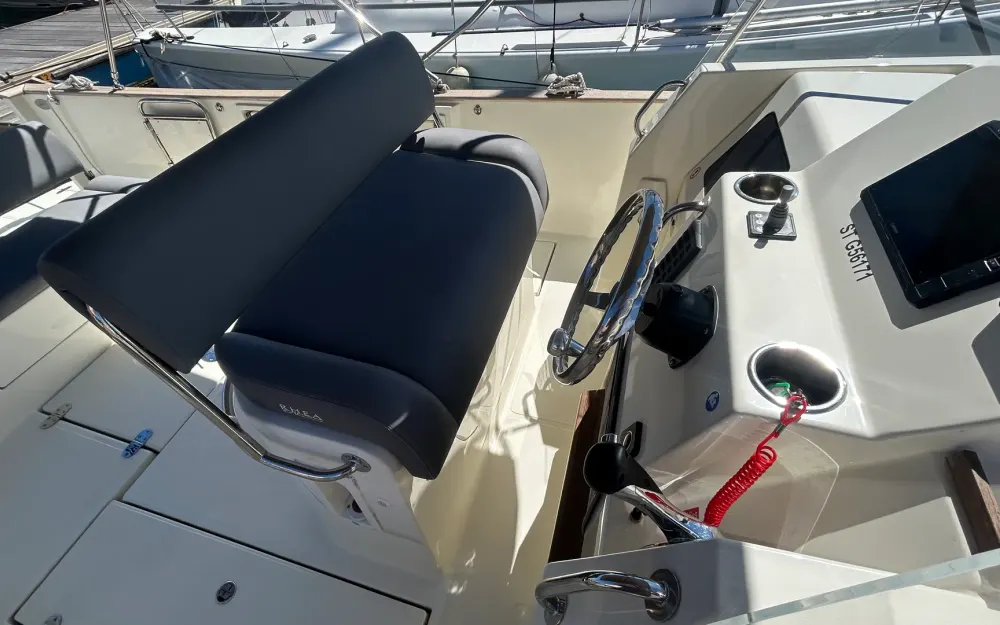 slider 11 Rhea  27 Open
