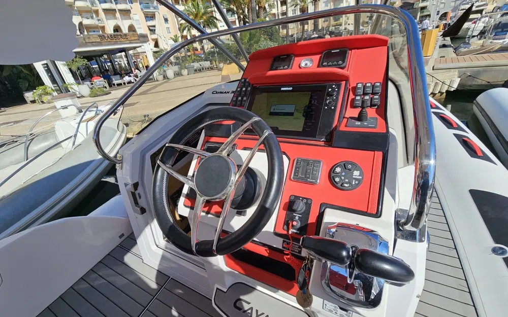 slider 10 Ranieri Cayman 38