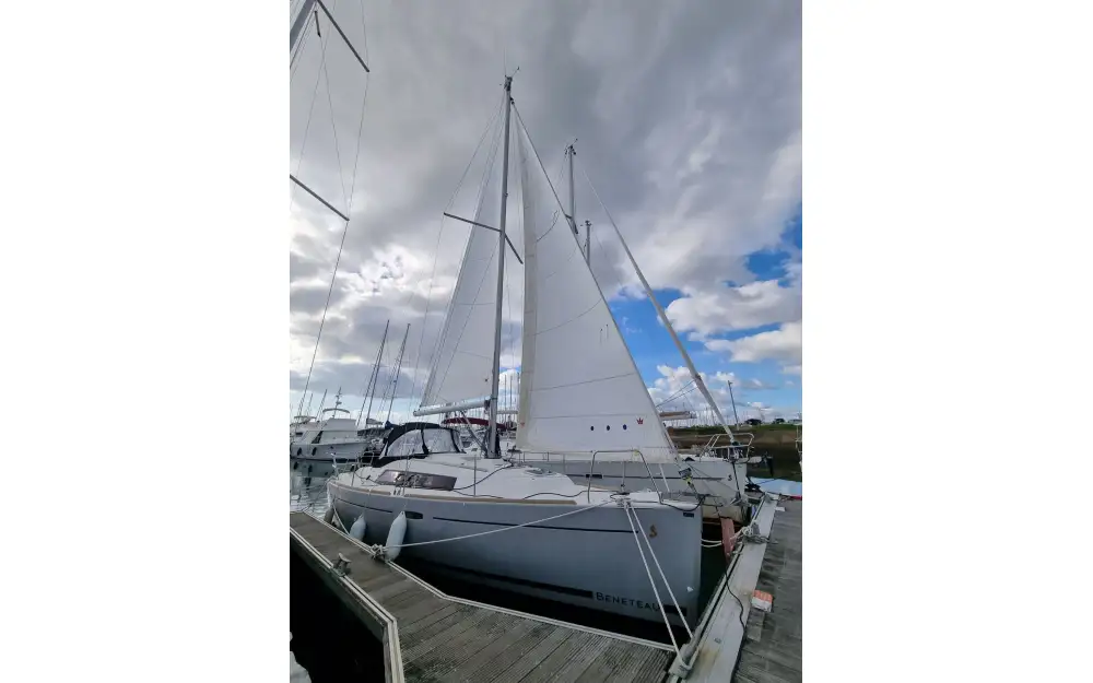 slider 1 Beneteau Oceanis 31
