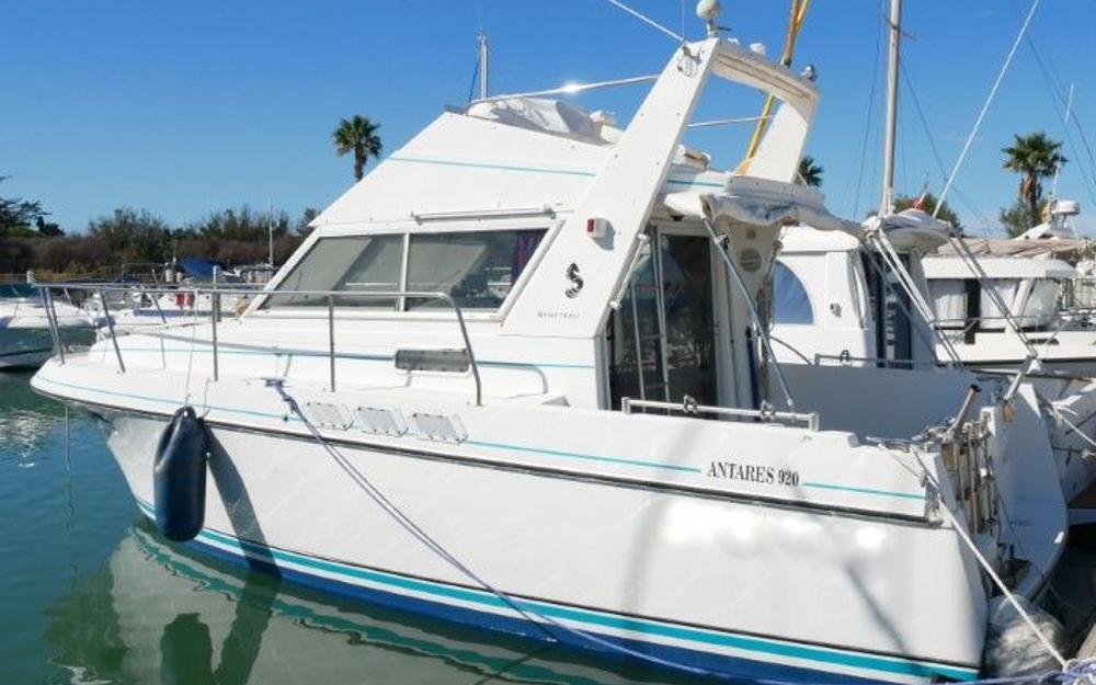 slider 0 Beneteau Antares 920 Fly