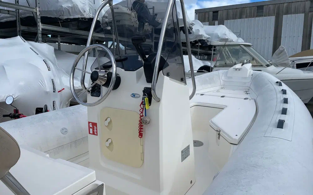 slider 1 Capelli Tempest 600