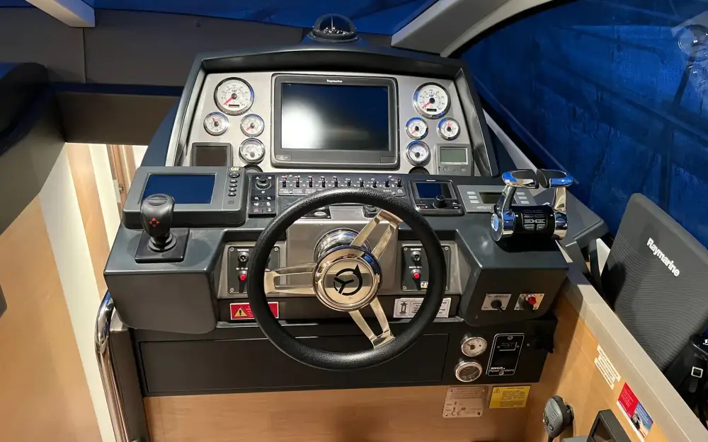 slider 17 Queens Yachts  50 HT