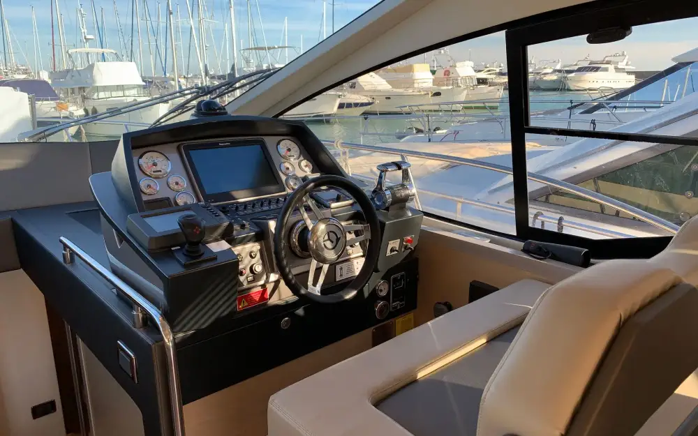 slider 1 Queens Yachts  50 HT