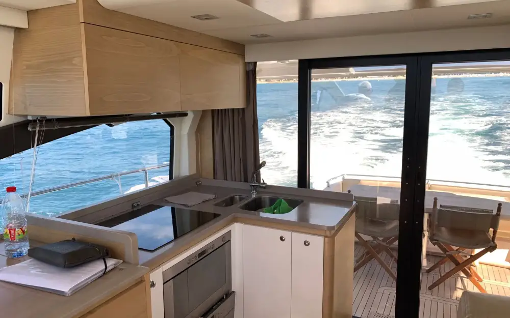 slider 31 Queens Yachts  50 HT