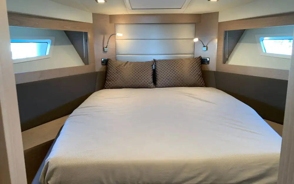 slider 2 Queens Yachts  50 HT