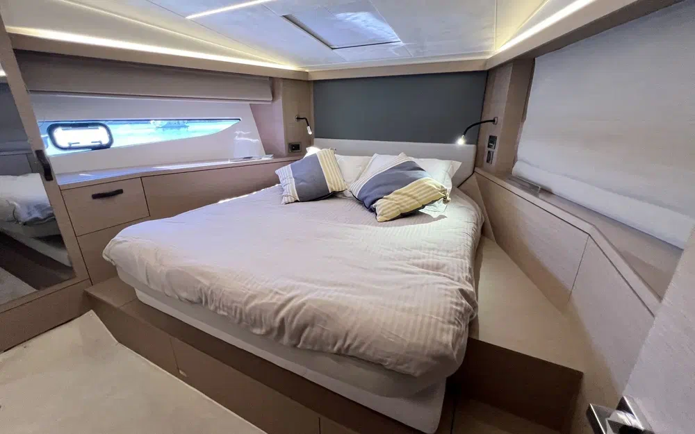 slider 10 Prestige Yachts 420 Fly