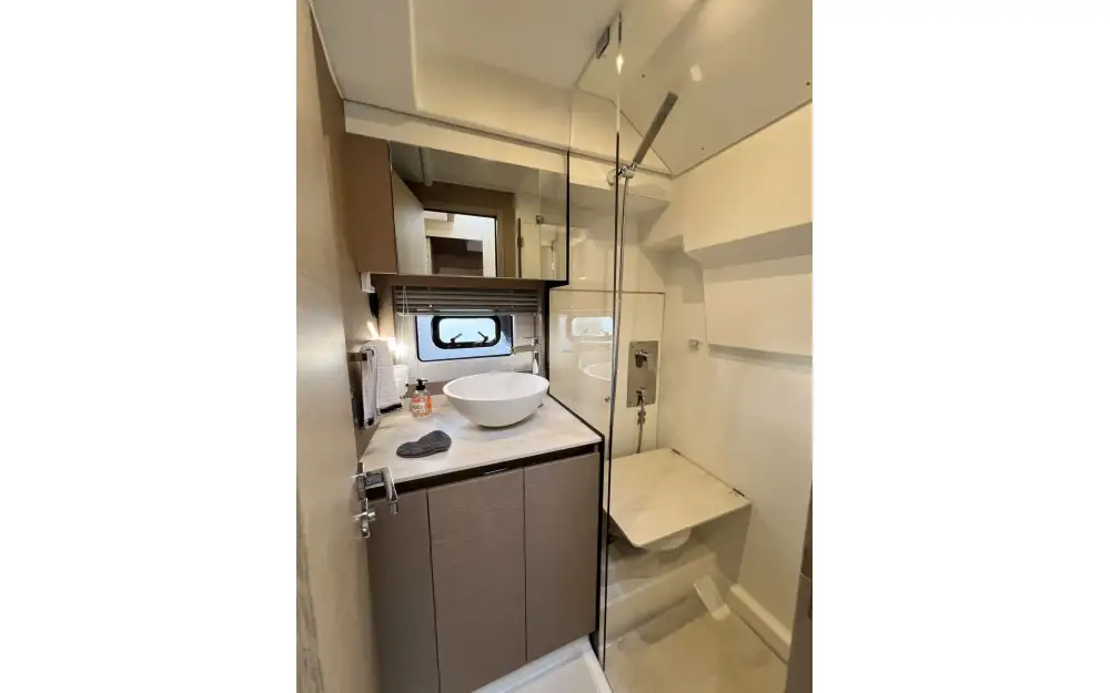slider 11 Prestige Yachts Prestige 420 Fly