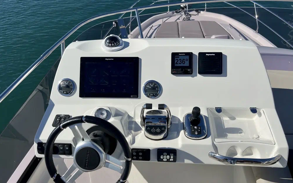 slider 15 Prestige Yachts 420 Fly