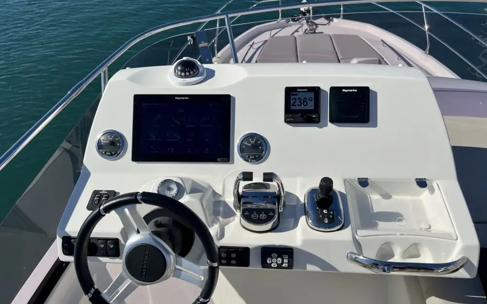 slider 15 Prestige Yachts Prestige 420 Fly