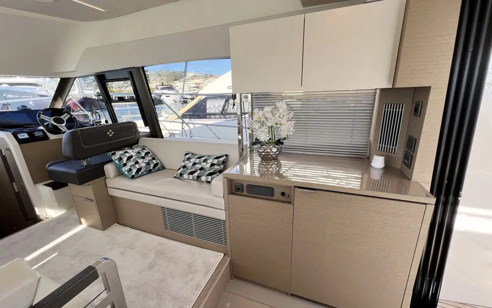 slider 3 Prestige Yachts 420 Fly