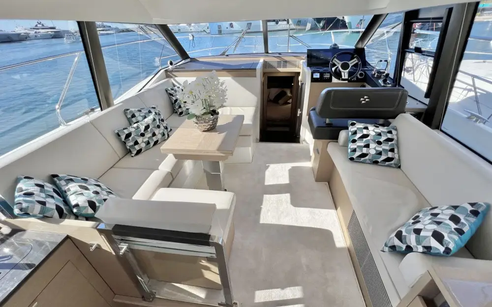 slider 4 Prestige Yachts Prestige 420 Fly