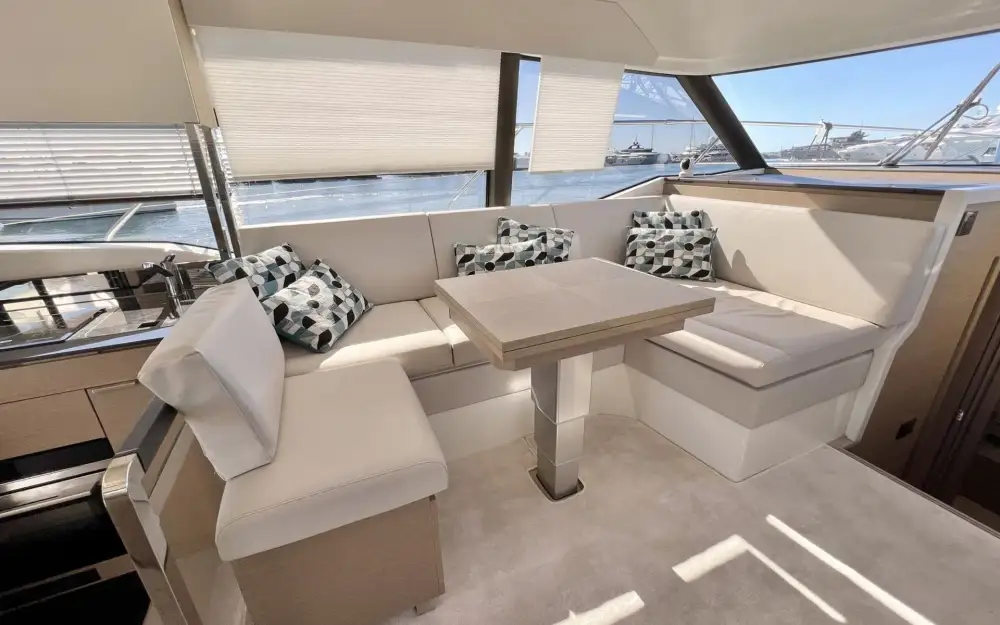 slider 5 Prestige Yachts Prestige 420 Fly