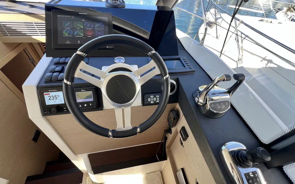slider 6 Prestige Yachts 420 Fly