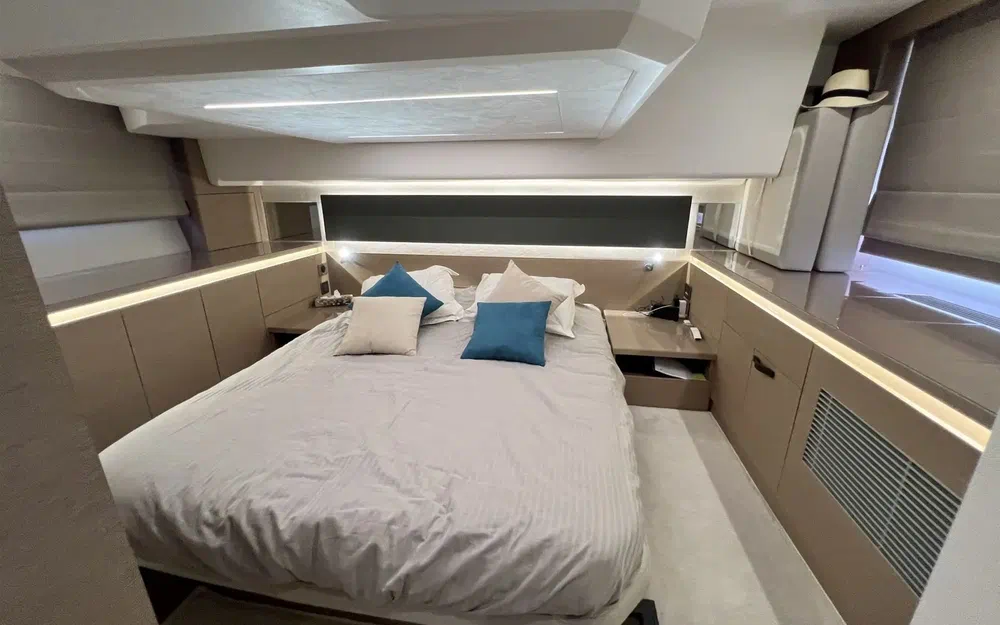 slider 7 Prestige Yachts 420 Fly