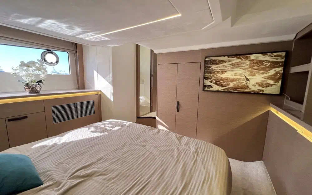 slider 8 Prestige Yachts 420 Fly