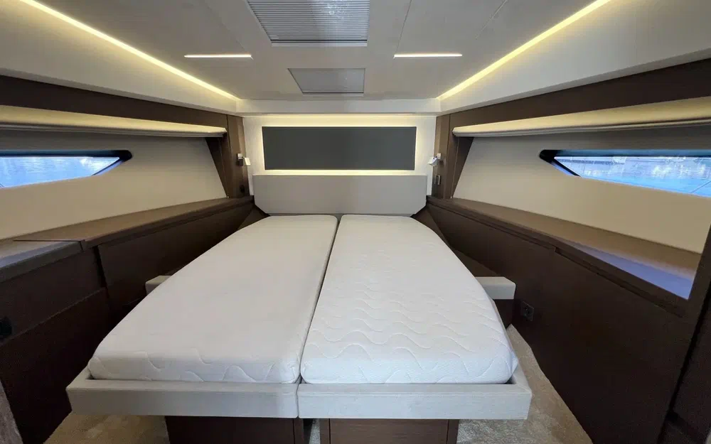 slider 14 Prestige Yachts 520 Fly