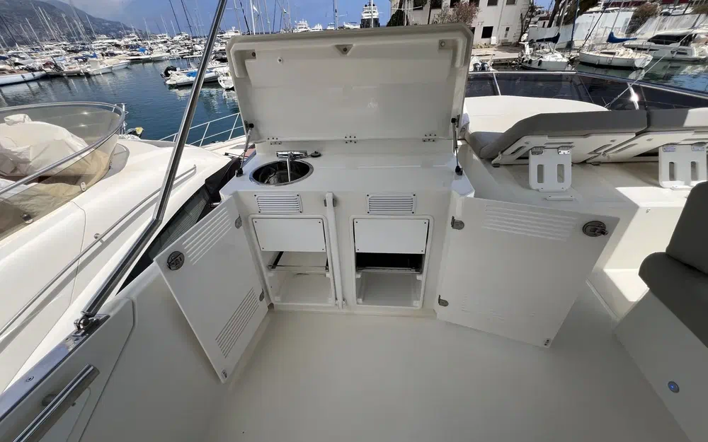 slider 15 Prestige Yachts 520 Fly
