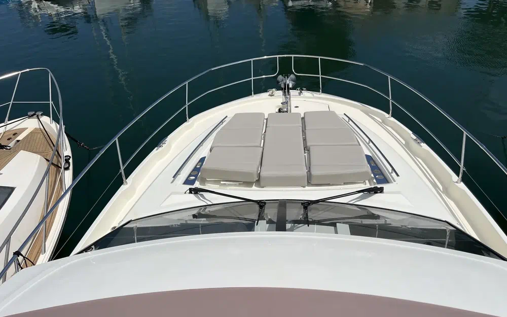 slider 16 Prestige Yachts 520 Fly