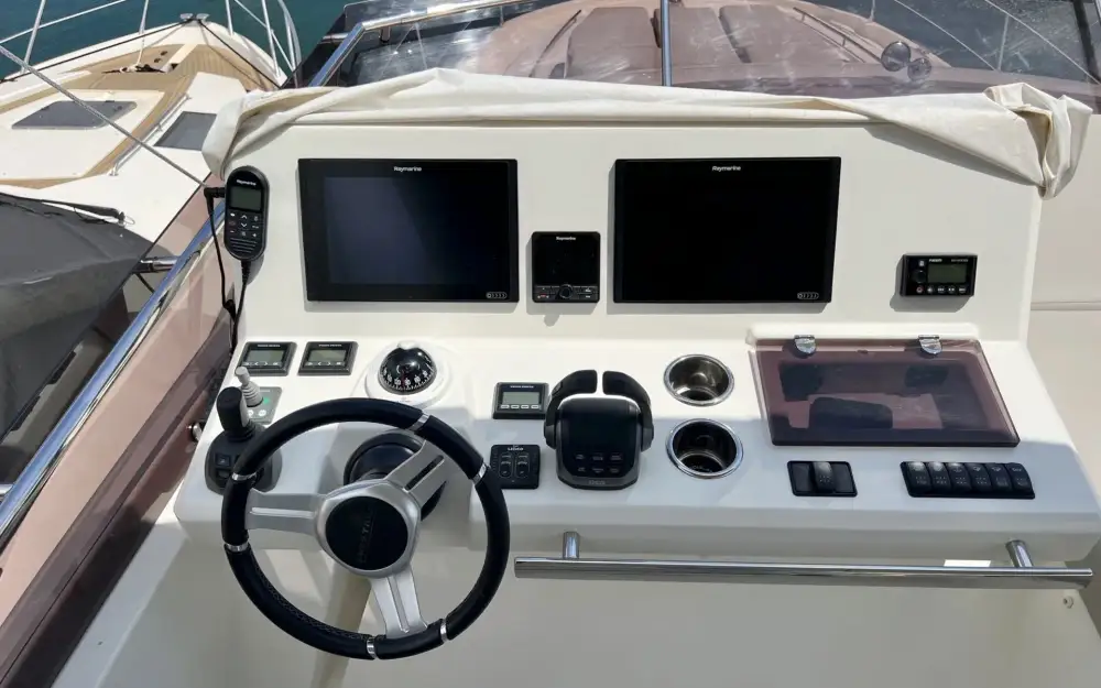 slider 17 Prestige Yachts Prestige 520 Fly
