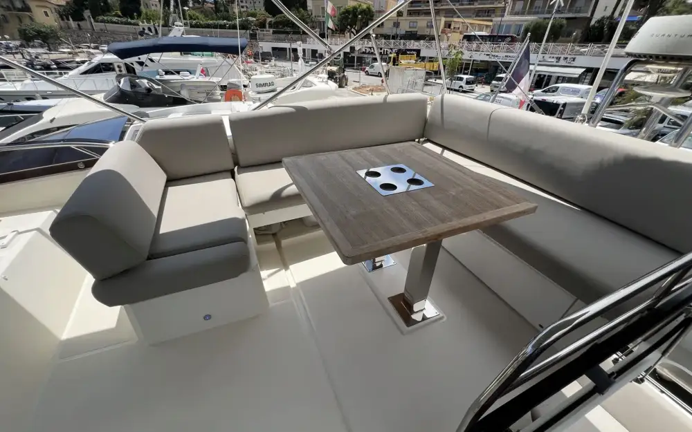 slider 18 Prestige Yachts Prestige 520 Fly