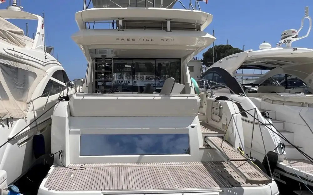 slider 1 Prestige Yachts Prestige 520 Fly
