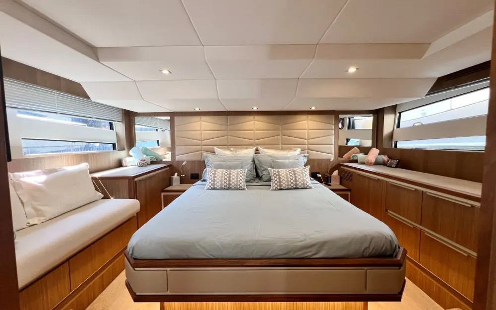 slider 27 Cayman  F520
