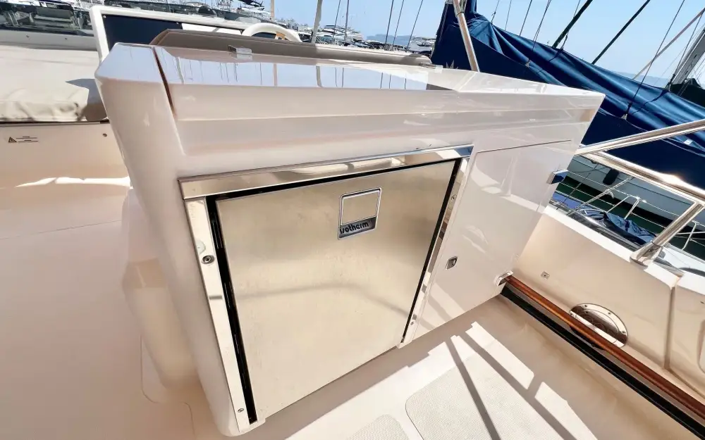 slider 6 Cayman  F520