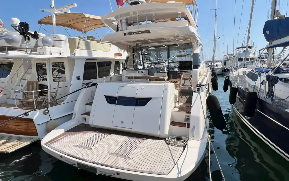 slider 2 Cayman  F520