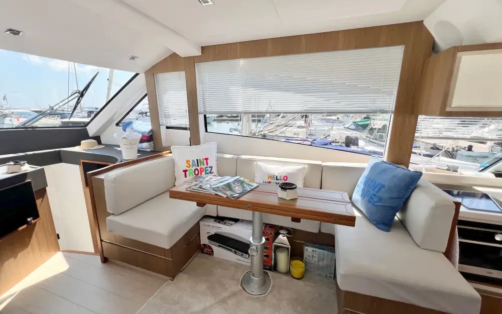 slider 4 Cayman  F520