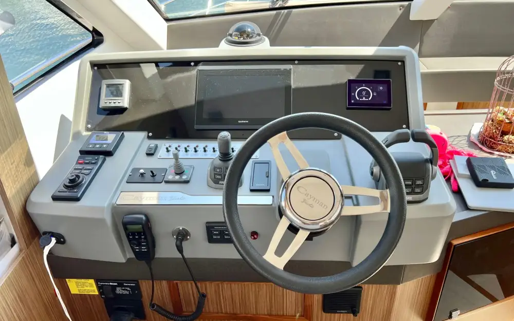 slider 5 Cayman  F520
