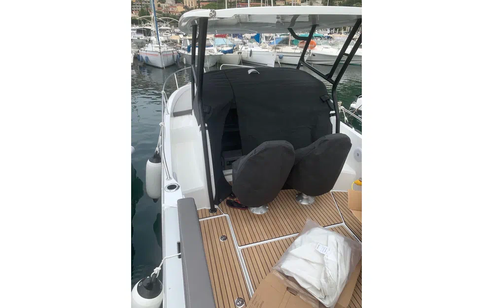 slider 8 Jeanneau Cap Camarat 7.5 WA