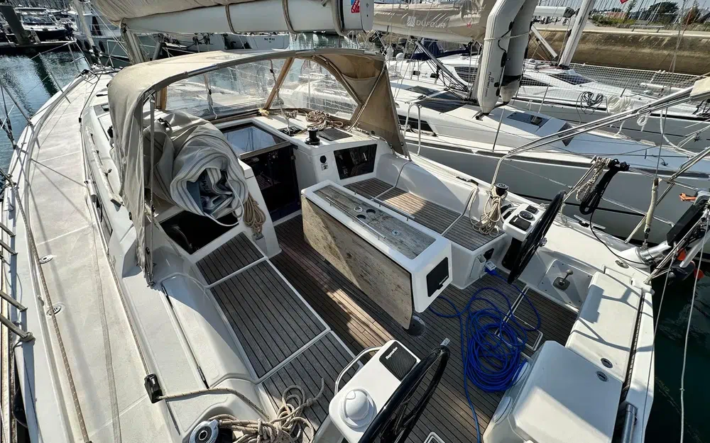 slider 8 Dufour 390 Grand Large