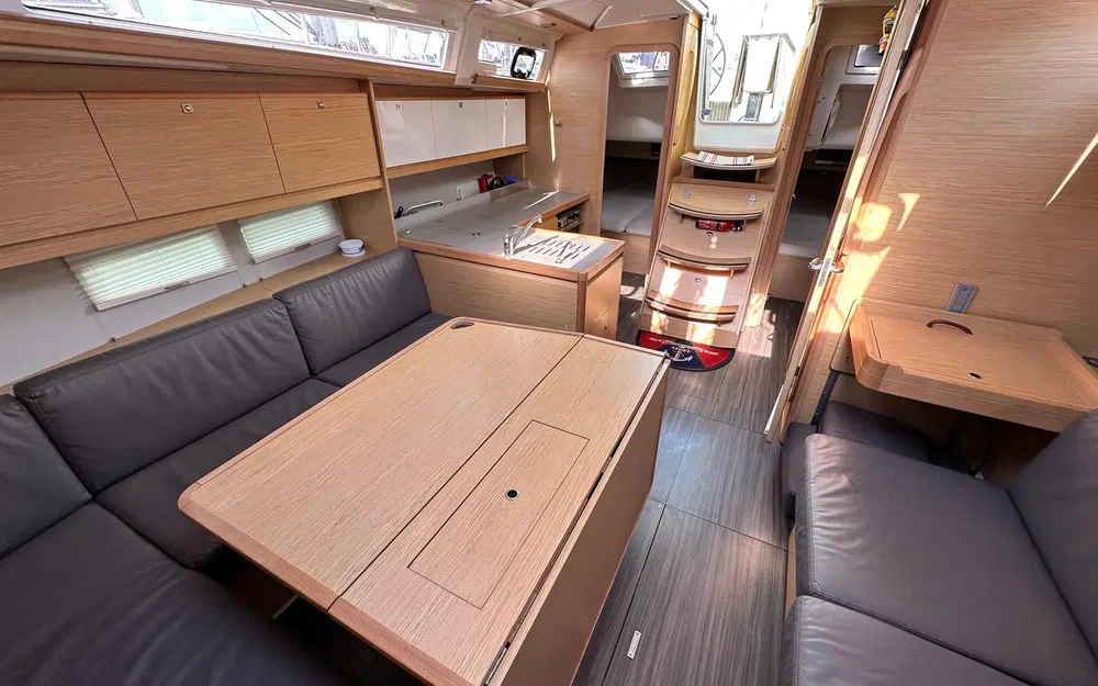 slider 3 Dufour 390 Grand Large