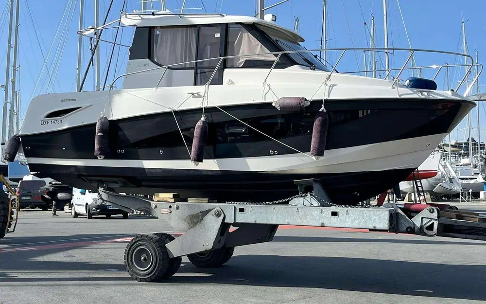 QuicksilverActiv 855 Weekend