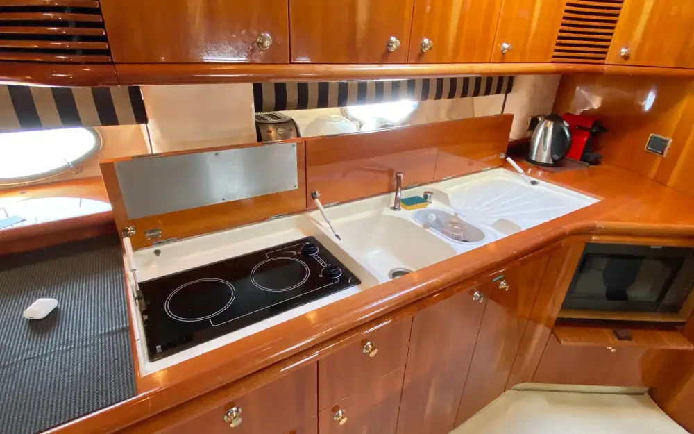 slider 10 Sunseeker Predator 58