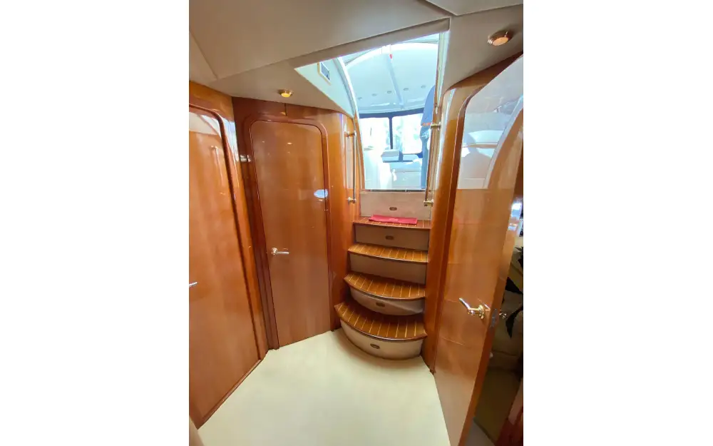 slider 13 Sunseeker Predator 58