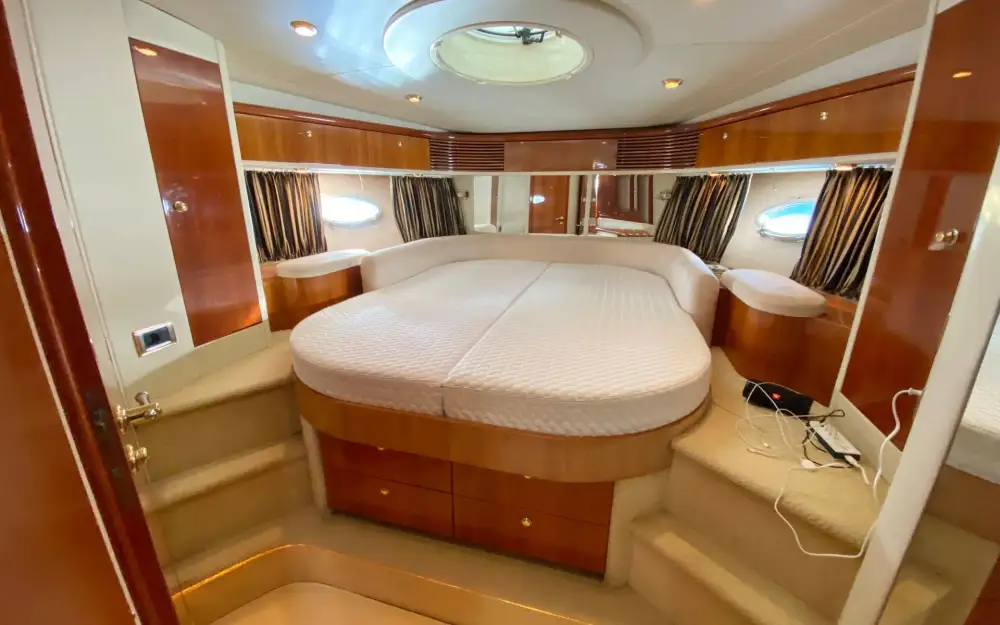 slider 4 Sunseeker Predator 58
