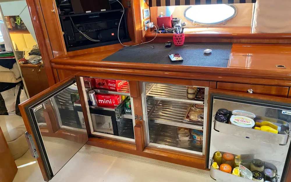 slider 6 Sunseeker Predator 58