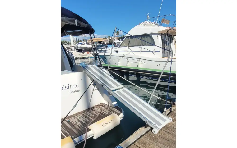 slider 22 Jeanneau Merry Fisher 925 Fly