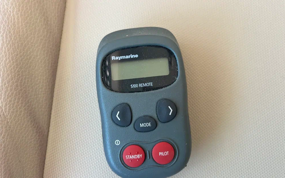 slider 34 Jeanneau Merry Fisher 925 Fly