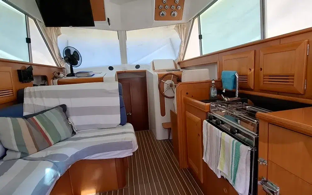 slider 1 Beneteau Antares 10.80 Fly